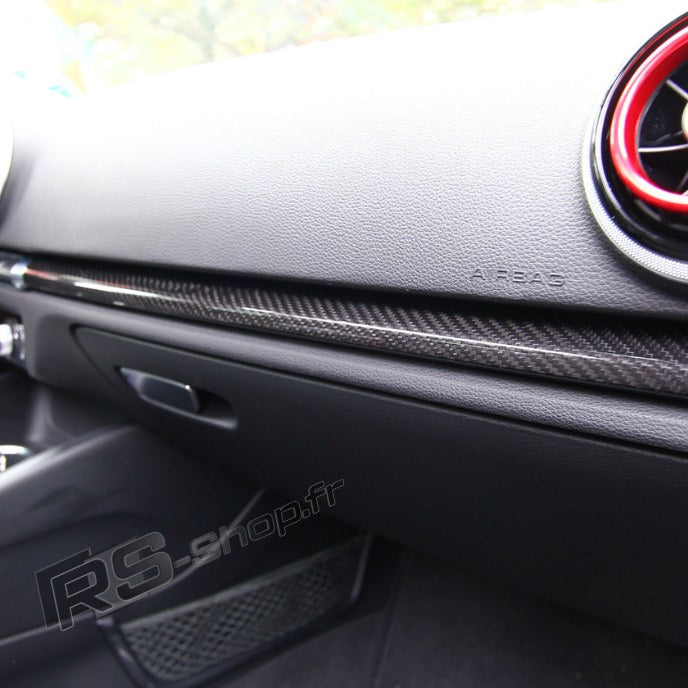 Inserts Carbone Portes Tableau Bord Audi A3 S3 RS3 8V - vue de trois-quarts - Becquet Voiture