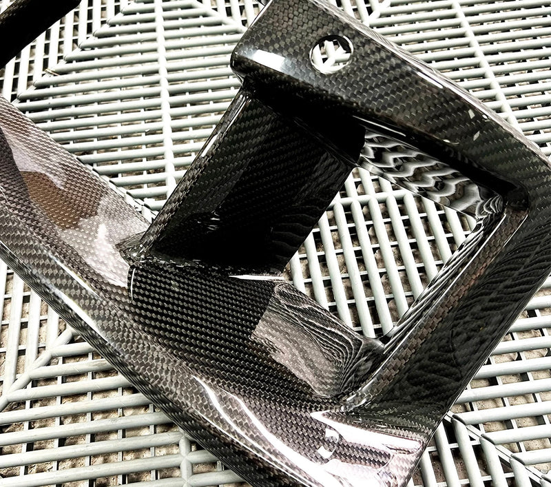 Kit Calandre Centrale Avant Carbone BMW G87 M2 - vue de trois-quarts - Becquet Voiture