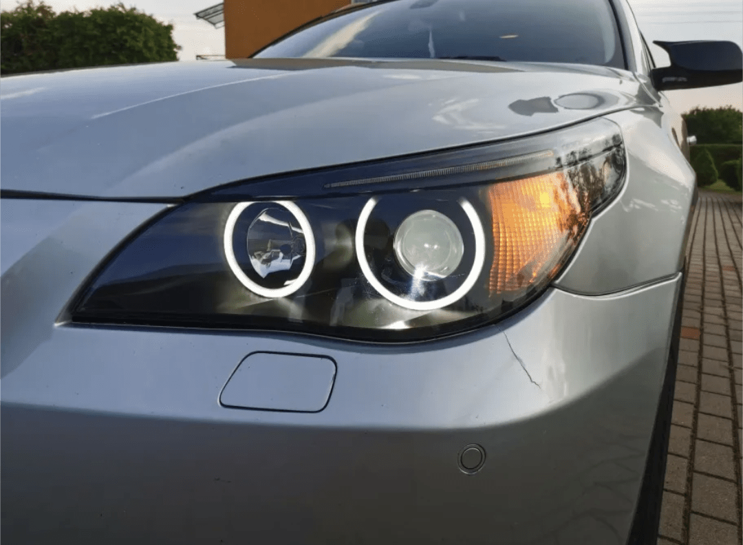 Kit Phares Angel Eyes Anneaux LED BMW Série 5 M5 - vue de face - Becquet Voiture