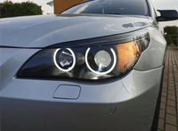 Angel-Eyes-Scheinwerfer-Kit mit LED-Ringen für BMW 5er und M5 - Vorderansicht - Becquet Voiture
