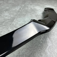 Lame Pare-Chocs Avant Style CS BMW M3 F80 M4 F82 F83 2014-2020 - vue de trois-quarts - Becquet Voiture