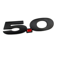 Logo 5.0 Ford Mustang GT Noir Rouge Chrome - en situation - Becquet Voiture