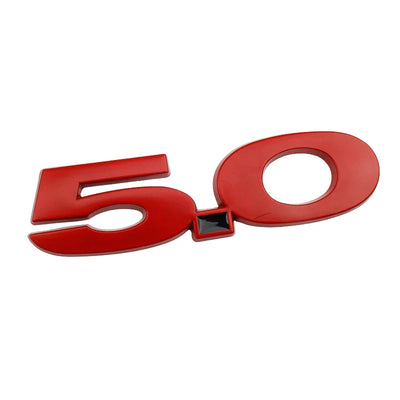 Logo 5.0 Ford Mustang GT Noir Rouge Chrome - vue arrière - Becquet Voiture