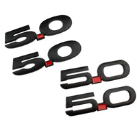 Logo 5.0 Ford Mustang GT Noir Rouge Chrome - vue rapprochée - Becquet Voiture