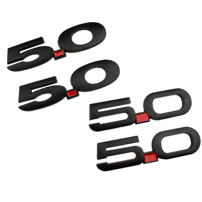 Logo 5.0 Ford Mustang GT Noir Rouge Chrome - vue rapprochée - Becquet Voiture