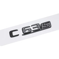 Logo AMG C43 C63S Mercedes Classe C Coffre - détail du montage - Becquet Voiture
