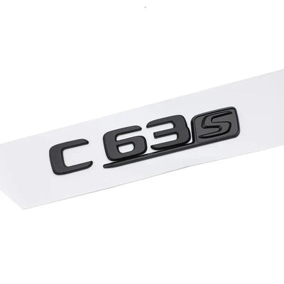 Logo AMG C43 C63S Mercedes Classe C Coffre - packshot studio - Becquet Voiture