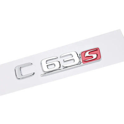 Logo AMG C43 C63S Mercedes Classe C Coffre - vue rapprochée - Becquet Voiture