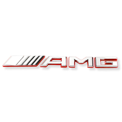 Logo AMG Coffre Arrière Mercedes Noir Chrome Rouge - vue de trois-quarts - Becquet Voiture