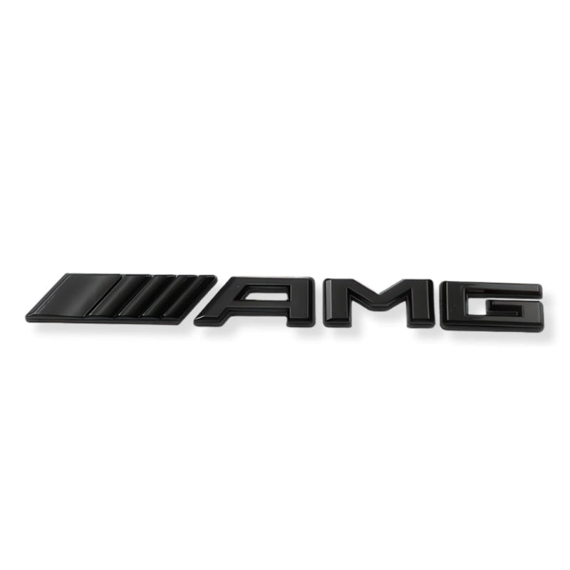 Logo AMG Coffre Arrière Mercedes Noir Chrome Rouge - vue rapprochée - Becquet Voiture
