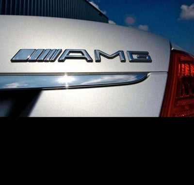 Logo AMG Coffre Chrome Ou Noir Brillant - vue de face - Becquet Voiture
