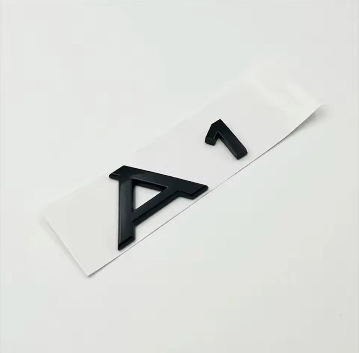Logo Audi A1 Noir Emblème Arrière 9cm - vue de face - Becquet Voiture