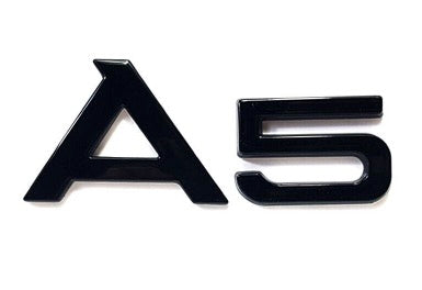 Logo Audi A5 Noir Coffre Arrière 90x35mm - vue de profil - Becquet Voiture