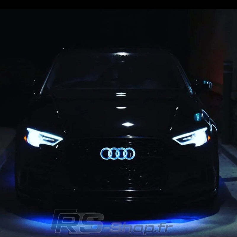 Logo Audi Avant Lumineux Led Noir Chrome Blanc Rouge - vue de trois-quarts - Becquet Voiture