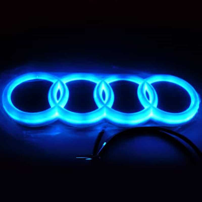 Logo Audi Lumineux LED 4D pour hayon Bleu Rouge Blanc - vue de trois-quarts - Becquet Voiture