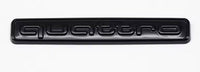 Logo Audi Quattro Emblème Calandre Noir Rouge Chrome - vue de profil - Becquet Voiture