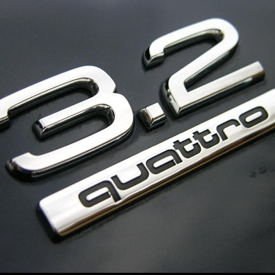 Logo Badge Audi Moteur 1.8T 2.0T 3.0T V6 V8 V10 - vue de face 2 - Becquet Voiture