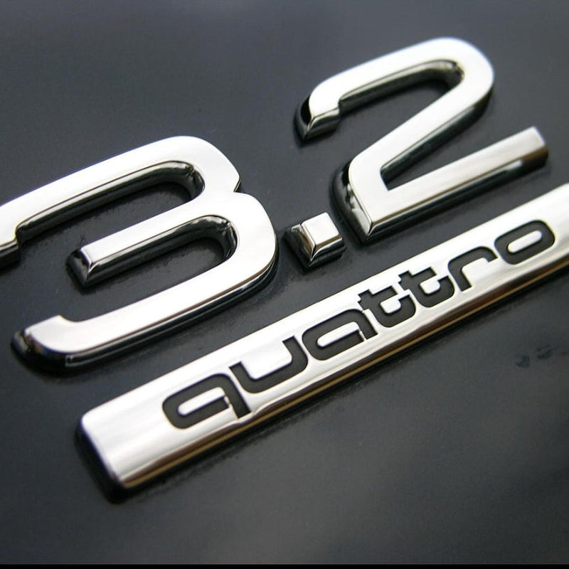 Logo Badge Audi Moteur 1.8T 2.0T 3.0T V6 V8 V10 - vue de face 2 - Becquet Voiture