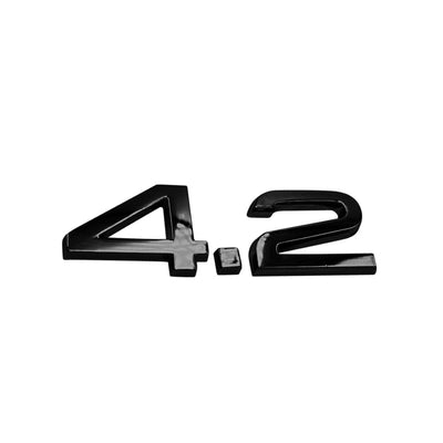 Logo Badge Audi Moteur 1.8T 2.0T 3.0T V6 V8 V10 - vue de trois-quarts 2 - Becquet Voiture