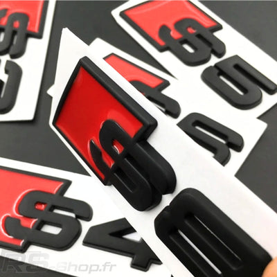 Logo Badge Audi S1 S3 S4 S5 S6 S7 S8 SQ - vue de trois-quarts 3 - Becquet Voiture