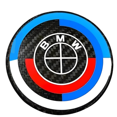 Logo BMW Carbone 50th Édition Spéciale - détail du montage - Becquet Voiture