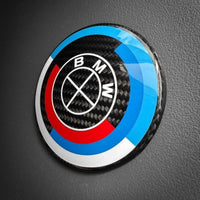 Logo BMW Carbone 50th Édition Spéciale - installé sur véhicule - Becquet Voiture