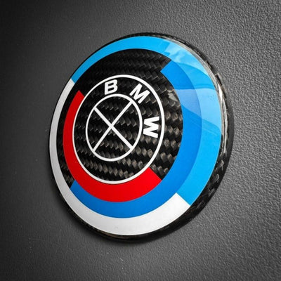 Logo BMW Carbone 50th Édition Spéciale - installé sur véhicule - Becquet Voiture