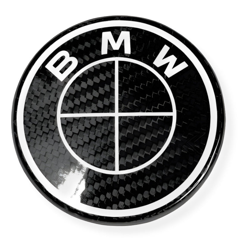 Logo BMW Carbone 50th Édition Spéciale - packshot studio - Becquet Voiture