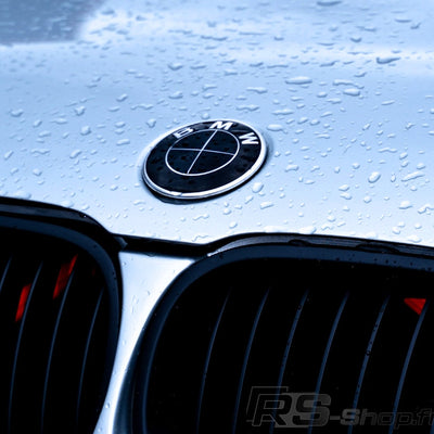 Logo BMW Noir Bleu Carbone 50e Anniversaire - vue de dessus - Becquet Voiture