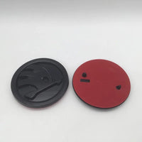 Logo Capot Ou Coffre Skoda Noir Mat Brillant Original - vue de profil - Becquet Voiture