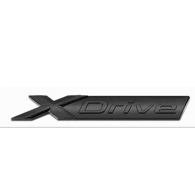 Logo Coffre BMW Série 1 116i 118i 120i 125i 130i - vue de trois-quarts - Becquet Voiture