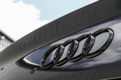 Logo Coffre Noir Brillant Audi 175, 192, 200, 216, 230mm - vue de face - Becquet Voiture