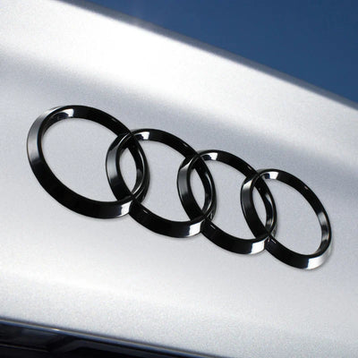 Logo Coffre Noir Brillant Audi 175, 192, 200, 216, 230mm - vue de profil - Becquet Voiture