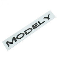 Logo Coffre Tesla Model 3 Y Noir Chrome - vue de trois-quarts - Becquet Voiture