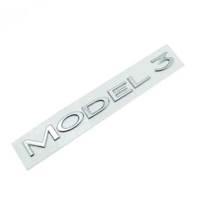 Logo Coffre Tesla Model 3 Y Noir Chrome - vue rapprochée - Becquet Voiture