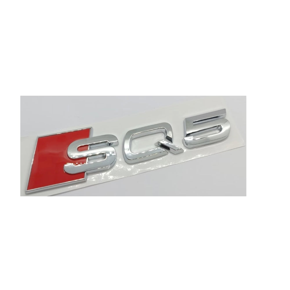 Logo de coffre Audi SQ5 Chrome - vue de face - Becquet Voiture