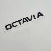 Logo de Coffre Noir Skoda Octavia 165mm - vue de face - Becquet Voiture