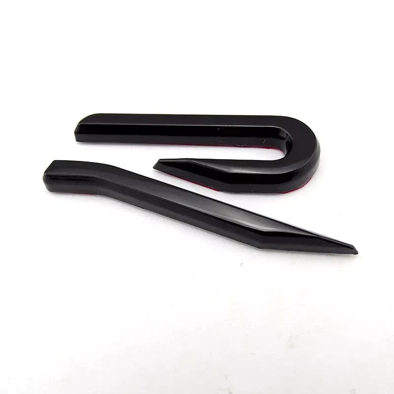 Logo de Coffre Volkswagen R Noir Brillant Nouveau Modèle - vue de face - Becquet Voiture