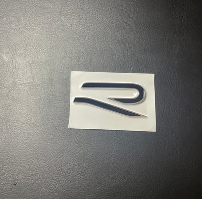 Logo de coffre Volkswagen R (nouveau modèle) - vue de face - Becquet Voiture