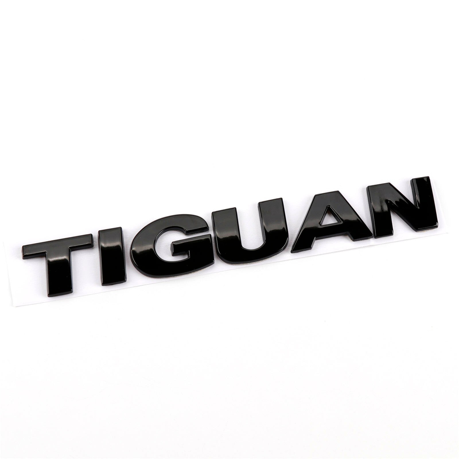 Logo de coffre Volkswagen Tiguan Noir Brillant - vue de face - Becquet Voiture