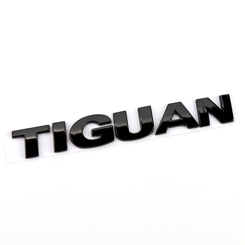 Logo de coffre Volkswagen Tiguan Noir Brillant - vue de face - Becquet Voiture