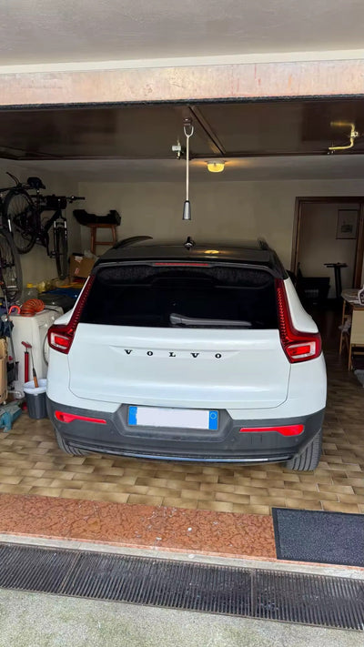 Logo de Coffre Volvo Noir Mat ou Brillant - vue arrière - Becquet Voiture