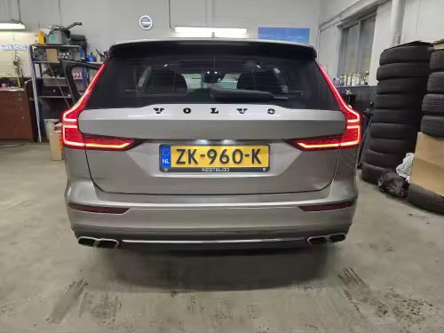 Logo de Coffre Volvo Noir Mat ou Brillant - vue de face - Becquet Voiture