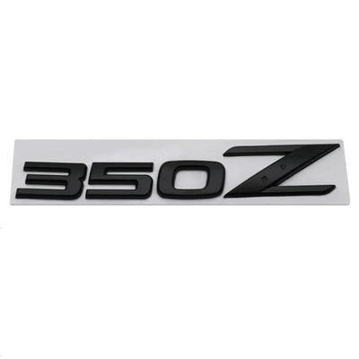 Logo Emblème Nissan 350Z 370Z Fairlady Noir Chrome - vue de profil 2 - Becquet Voiture