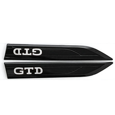 Logo GTI / GTD Aile VW Golf Noir Rouge Blanc - détail du montage - Becquet Voiture