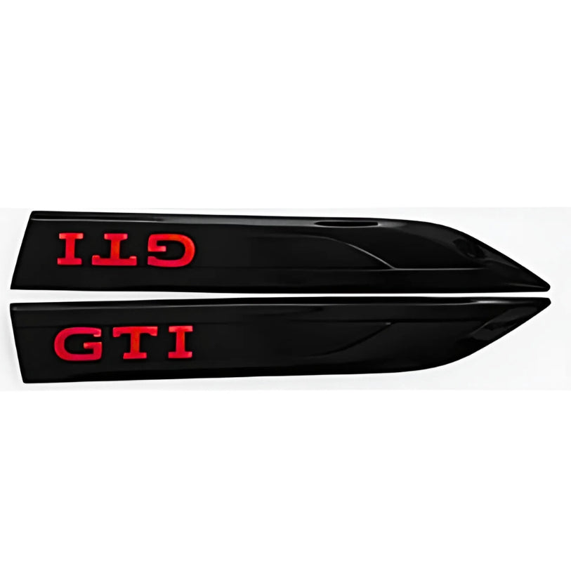 Logo GTI / GTD Aile VW Golf Noir Rouge Blanc - vue de face - Becquet Voiture