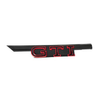 Logo GTI VW Golf 8 MK8 Emblème Badge - en situation - Becquet Voiture