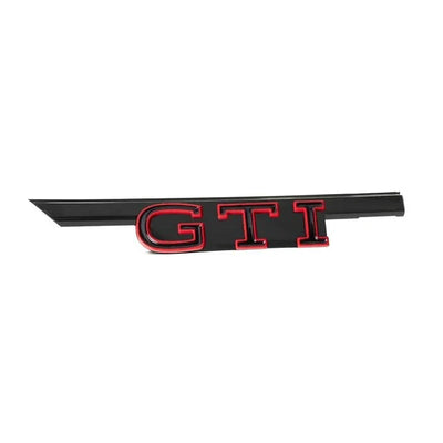 Logo GTI VW Golf 8 MK8 Emblème Badge - en situation - Becquet Voiture