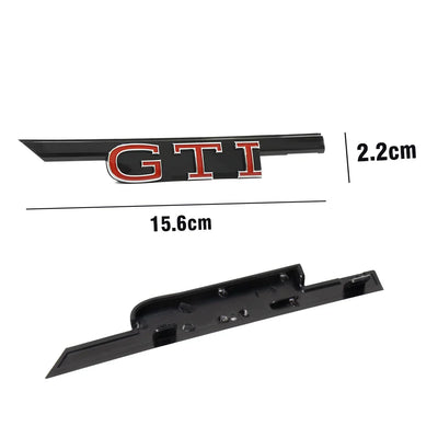 Logo GTI VW Golf 8 MK8 Emblème Badge - vue de trois-quarts 2 - Becquet Voiture