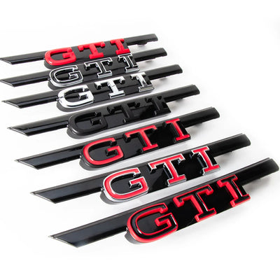 Logo GTI VW Golf 8 MK8 Emblème Badge - vue rapprochée - Becquet Voiture